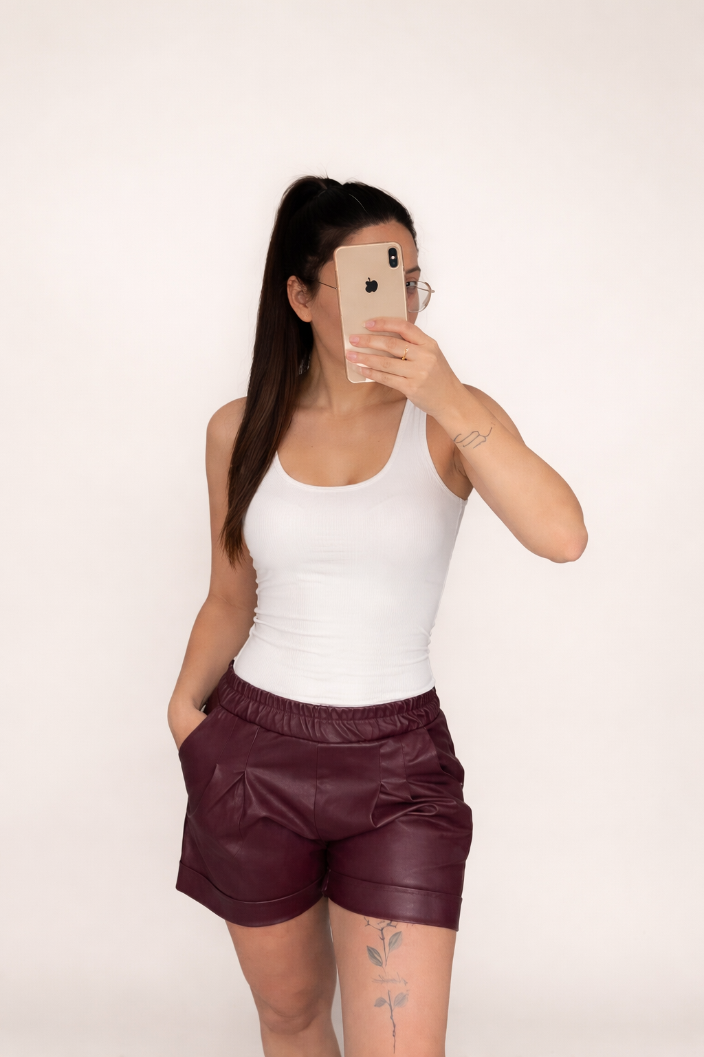 Short bordeaux en similicuir